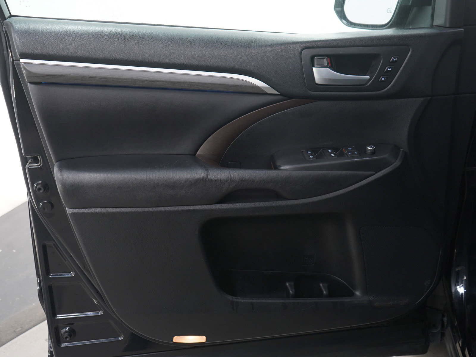 Used 2017 Toyota Highlander Limited image 22