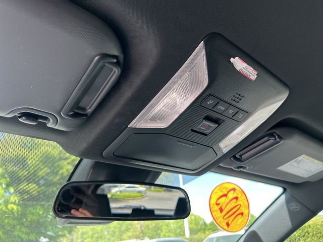 Used 2023 Toyota RAV4 SE image 31