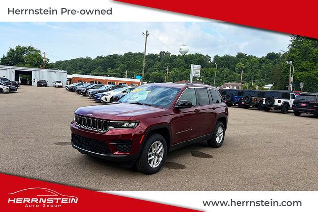 Used 2023 Jeep Grand Cherokee Laredo w/ Luxury Tech Group I AWD/4WD image 3