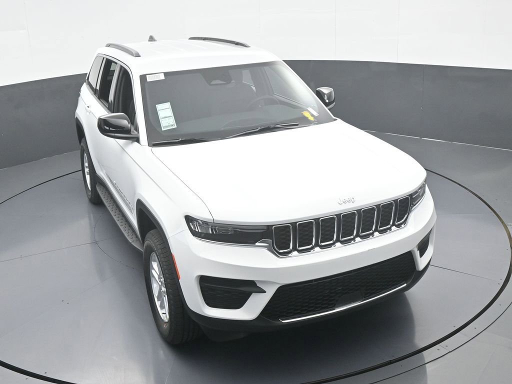 Used 2025 Jeep Grand Cherokee Laredo image 48