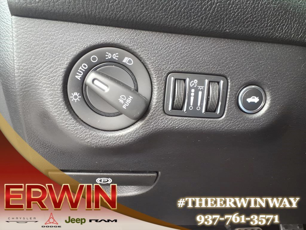 Used 2015 Dodge Challenger R/T Plus RWD image 15