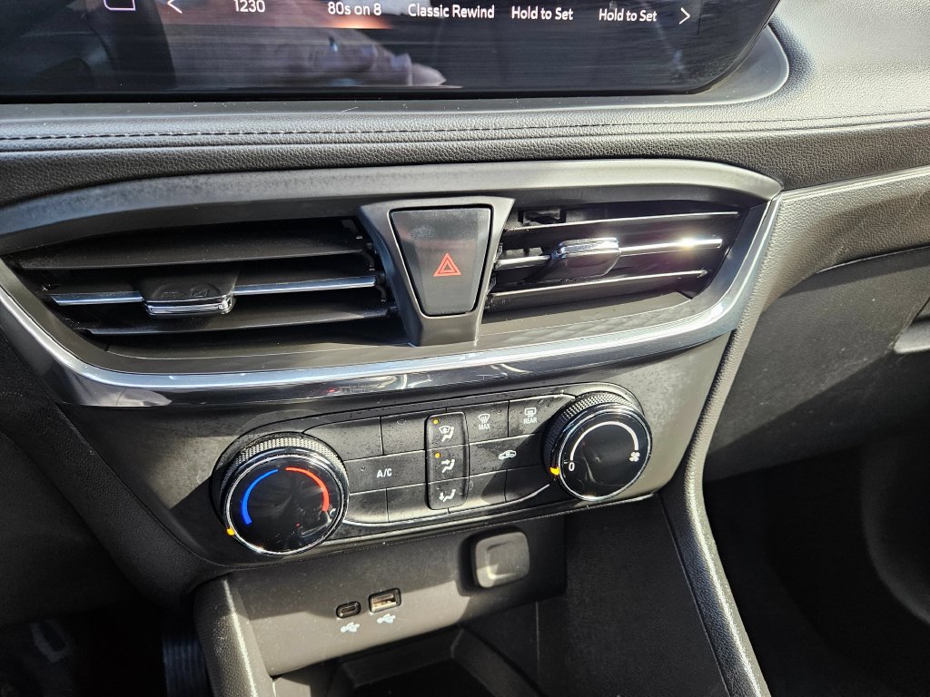 Used 2025 Buick Encore GX Preferred AWD/4WD image 25