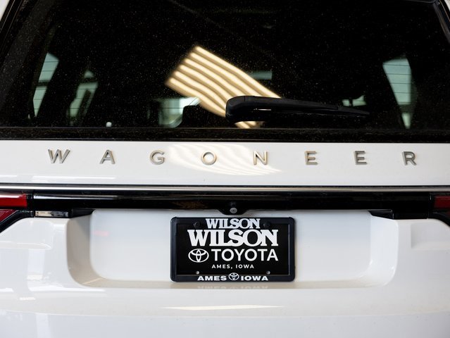 Used 2022 Jeep Wagoneer Series III w/ Premium Group I image 7