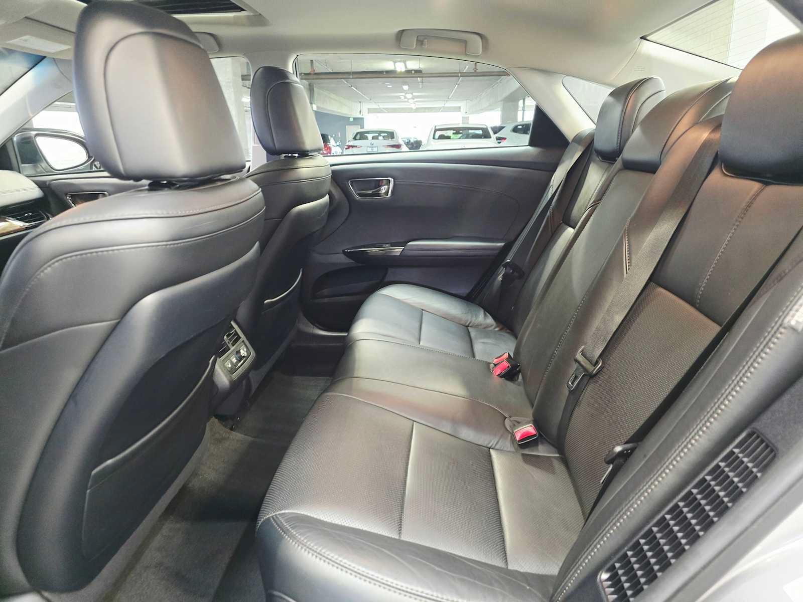 Used 2015 Toyota Avalon Limited FWD image 25