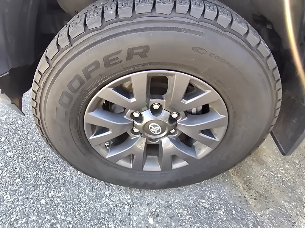 Used 2020 Toyota Tacoma SR5 AWD/4WD image 10