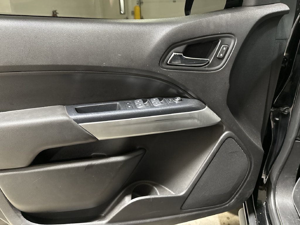 Used 2021 Chevrolet Colorado LT w/ Redline Special Edition AWD/4WD image 19