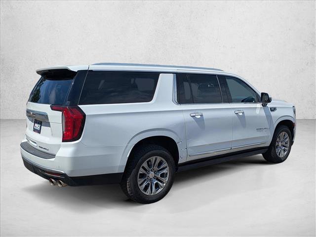 Used 2022 GMC Yukon XL Denali AWD/4WD image 5