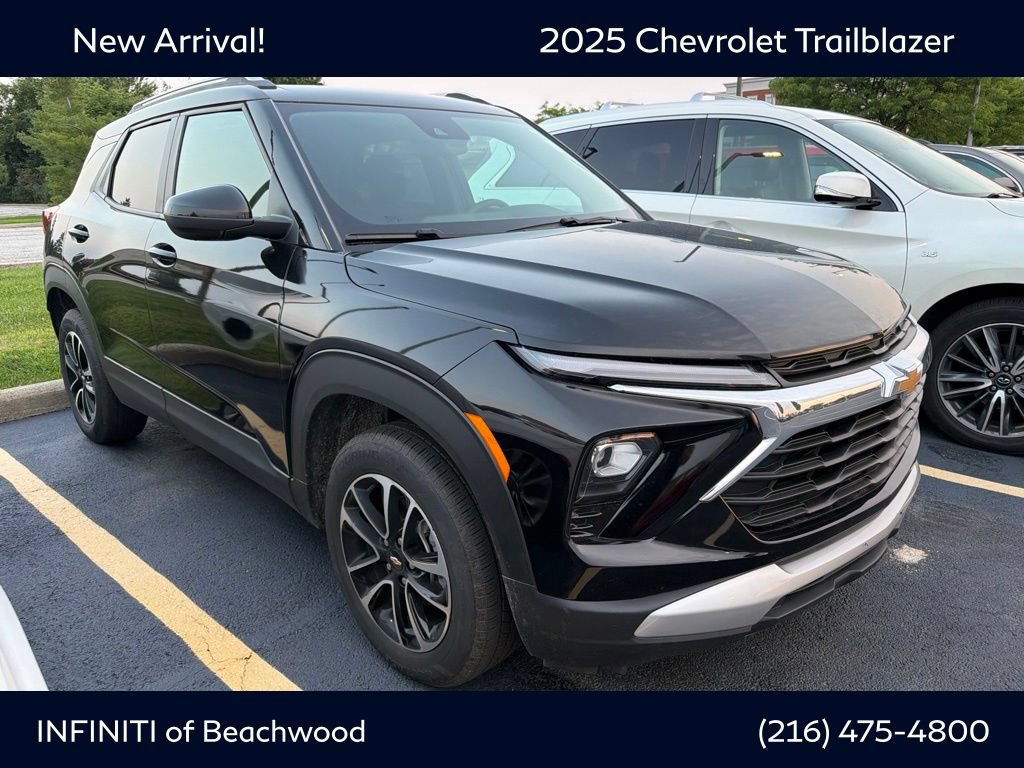 Used 2025 Chevrolet TrailBlazer LT AWD/4WD image 1