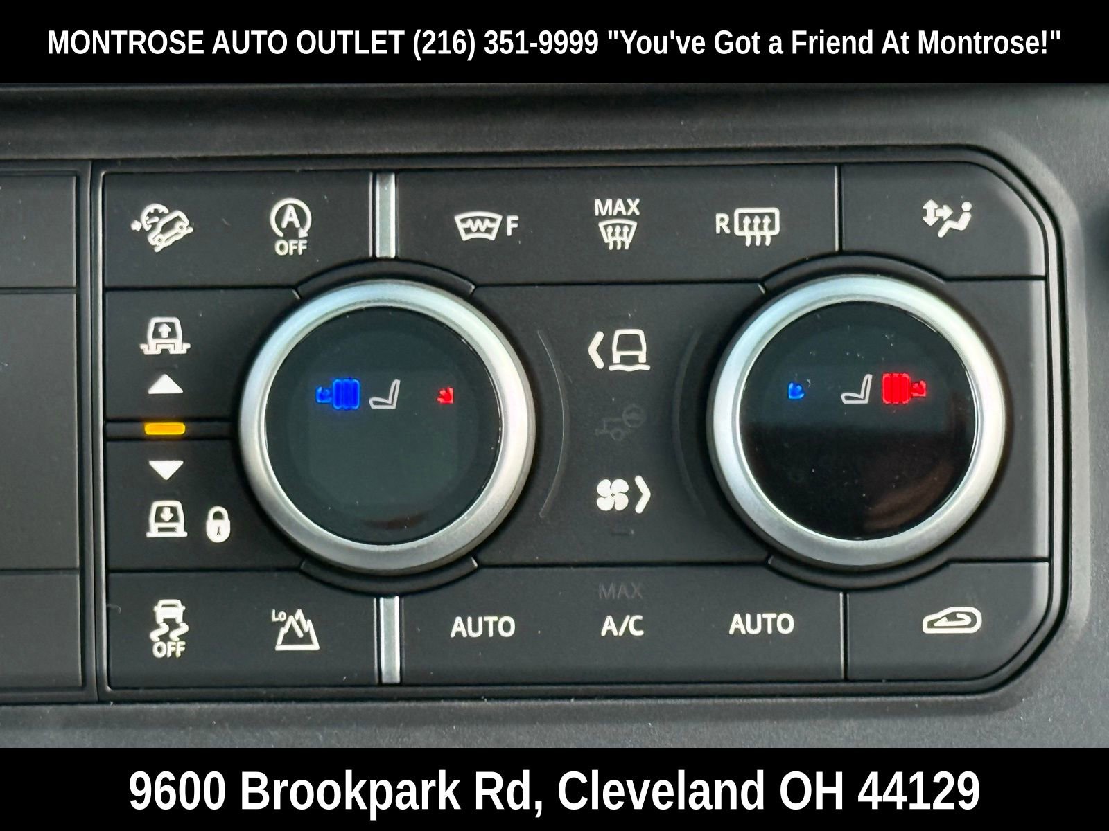 New 2026 Land Rover Defender 130 X-Dynamic SE image 30