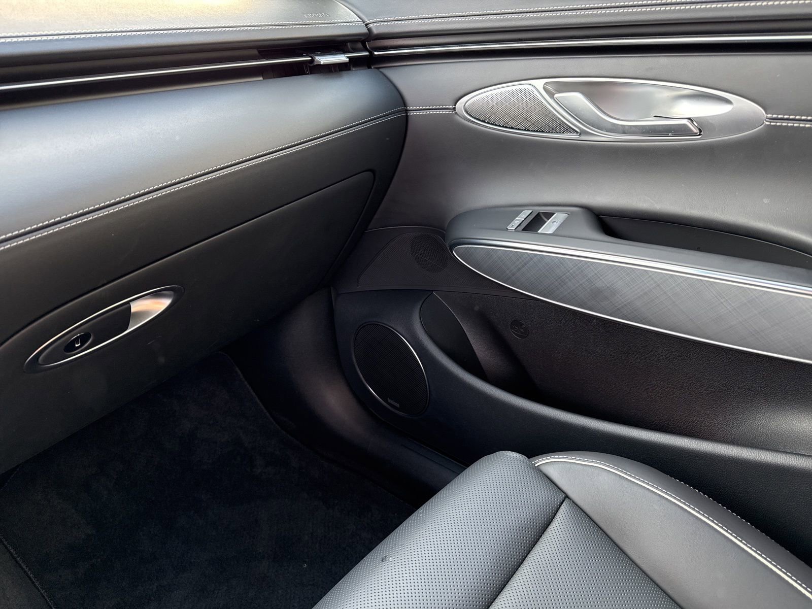 Used 2025 Genesis Electrified GV70 Advanced w/ Prestige Package image 30