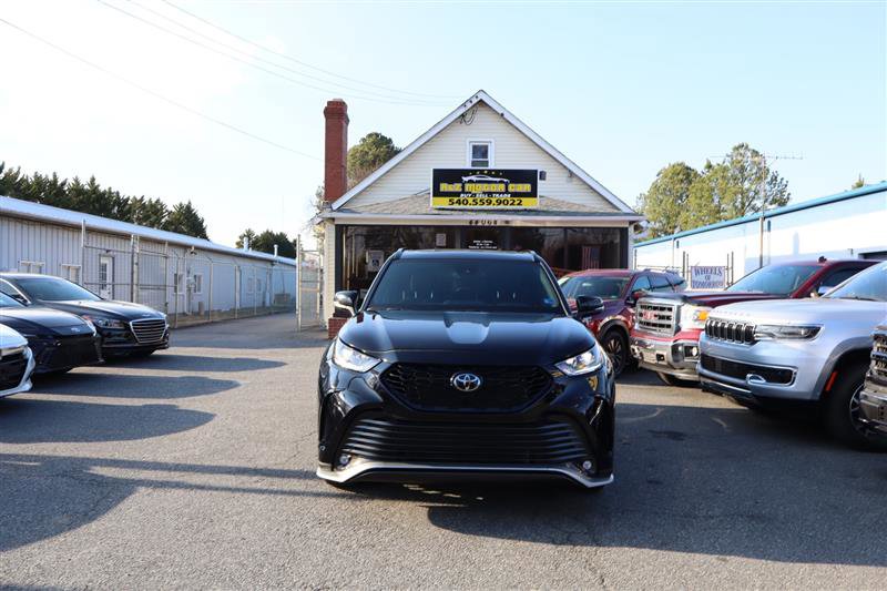 Used 2025 Toyota Highlander XSE image 2