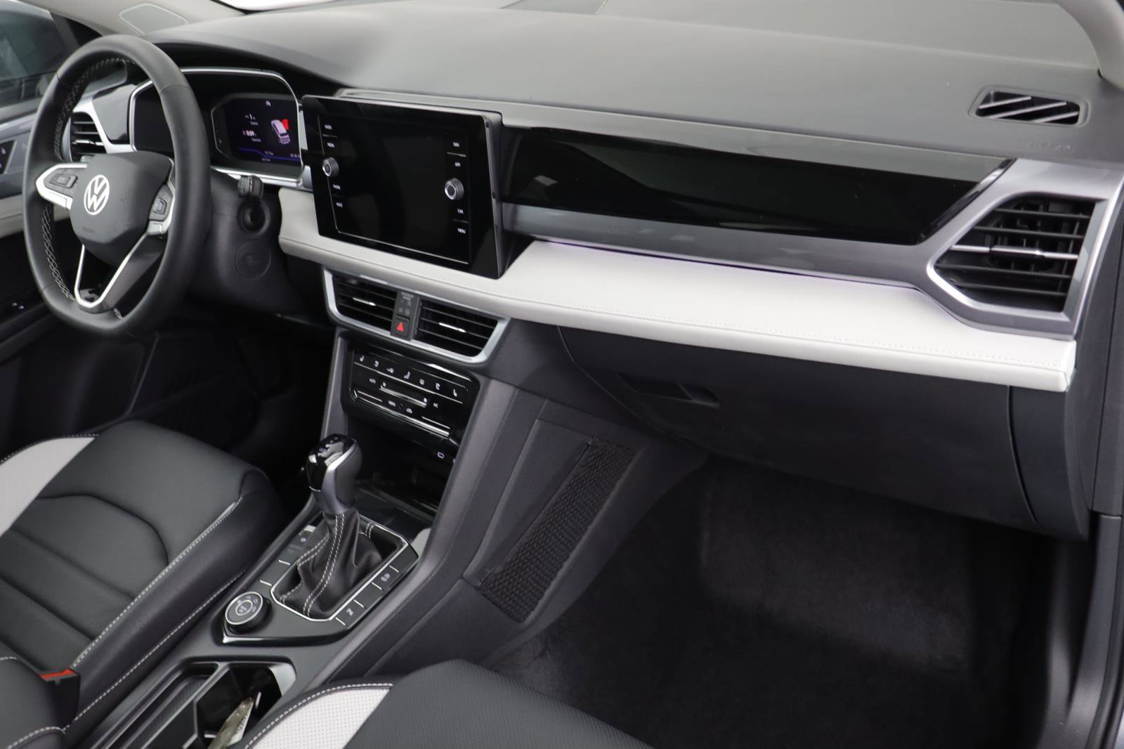 New 2026 Volkswagen Taos SEL image 20