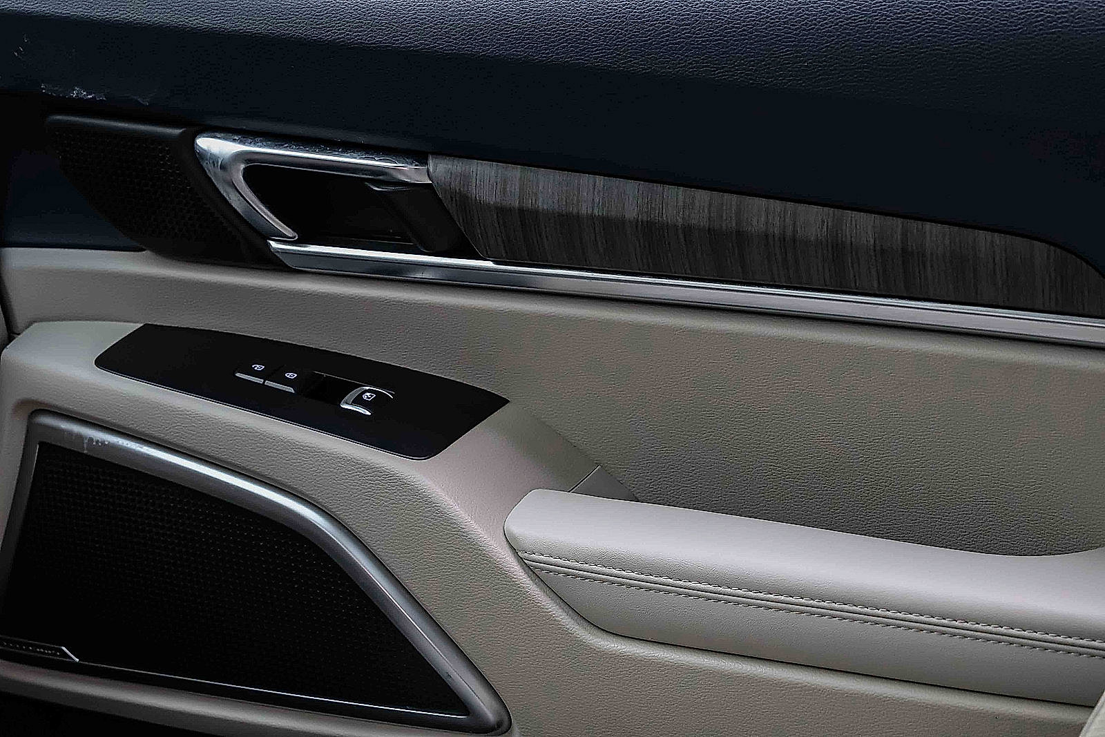 Used 2023 Kia Telluride EX w/ EX Captain's Chair Package image 16