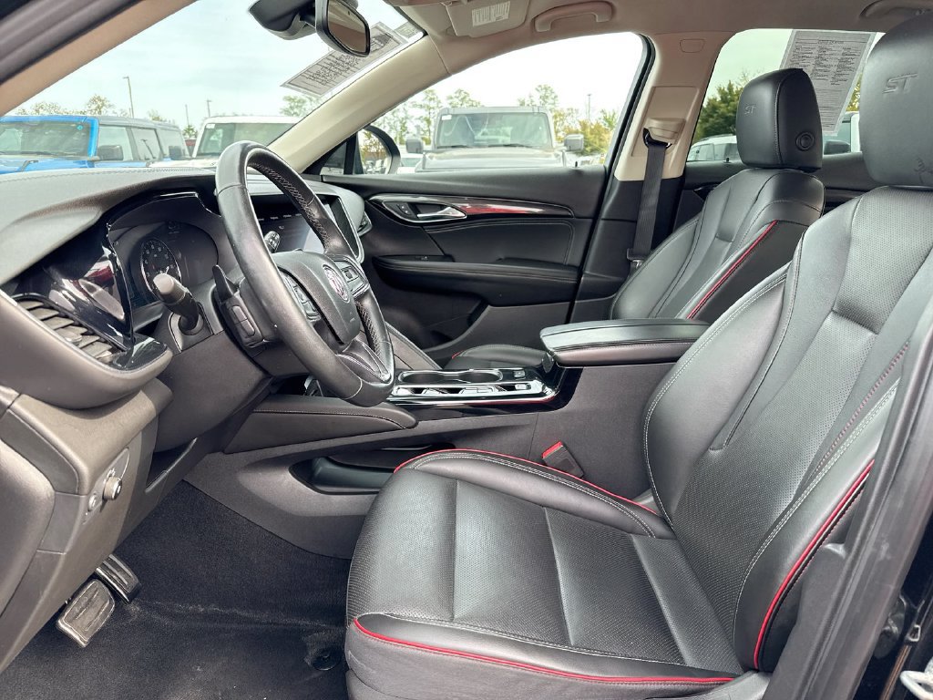 Used 2022 Buick Envision Essence w/ Sport Touring Package FWD image 19