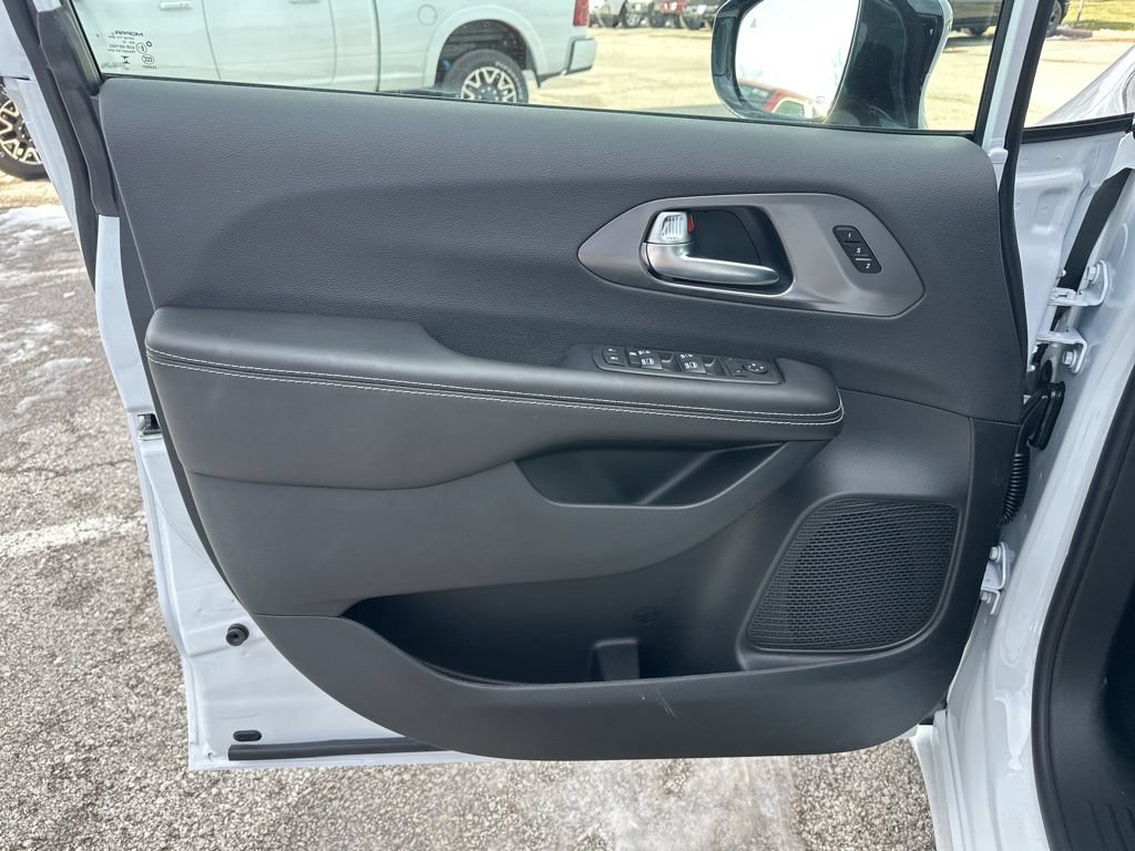 New 2026 Chrysler Pacifica Select AWD/4WD image 63