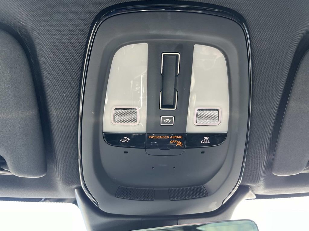 Used 2022 Volvo XC60 B5 R-Design w/ Climate Package image 37