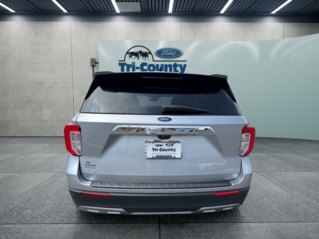 Used 2023 Ford Explorer XLT w/ Equipment Group 202A image 6