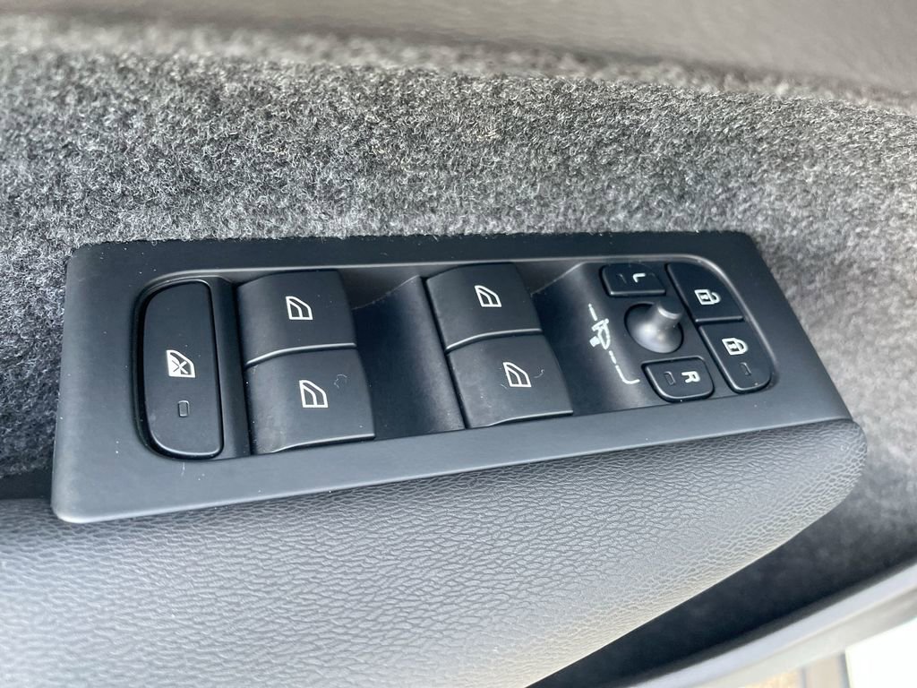 Used 2023 Volvo XC40 B5 Plus w/ Protection Package Premier image 63