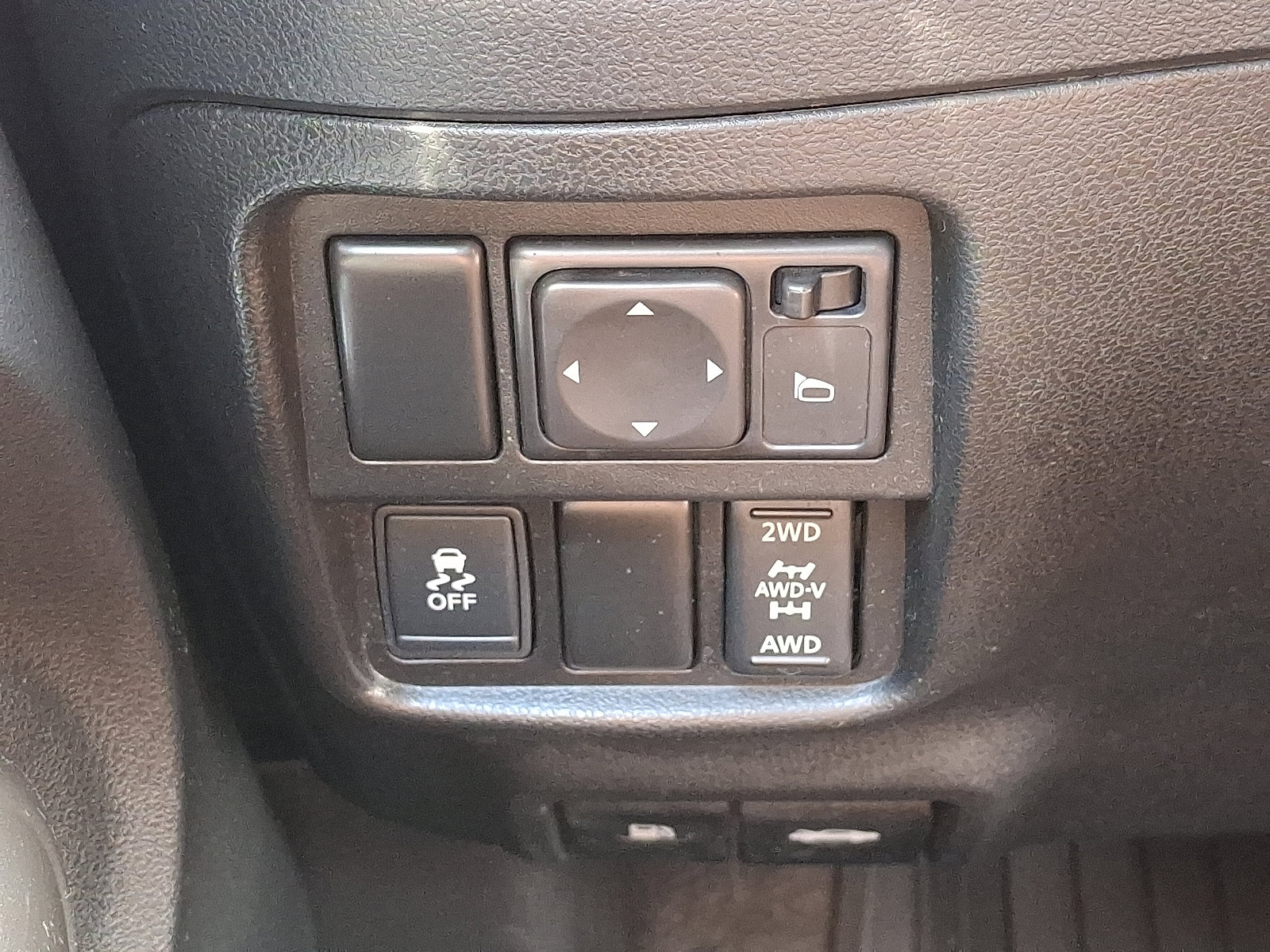 Used 2012 Nissan Juke S image 24