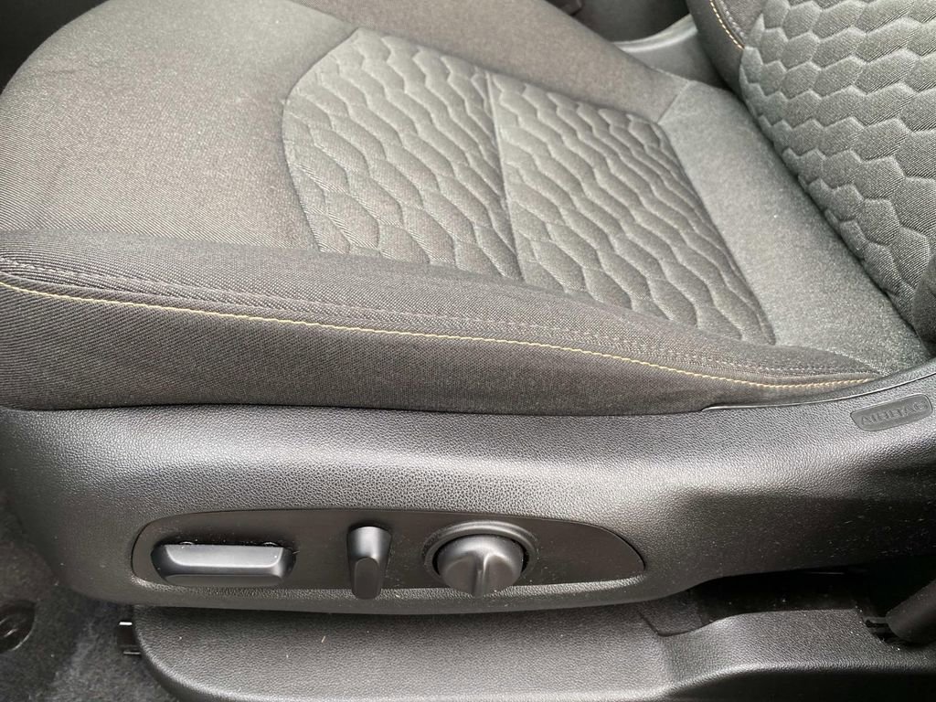 Used 2020 Chevrolet Equinox LT image 22