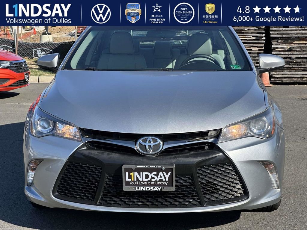 Used 2017 Toyota Camry SE image 2