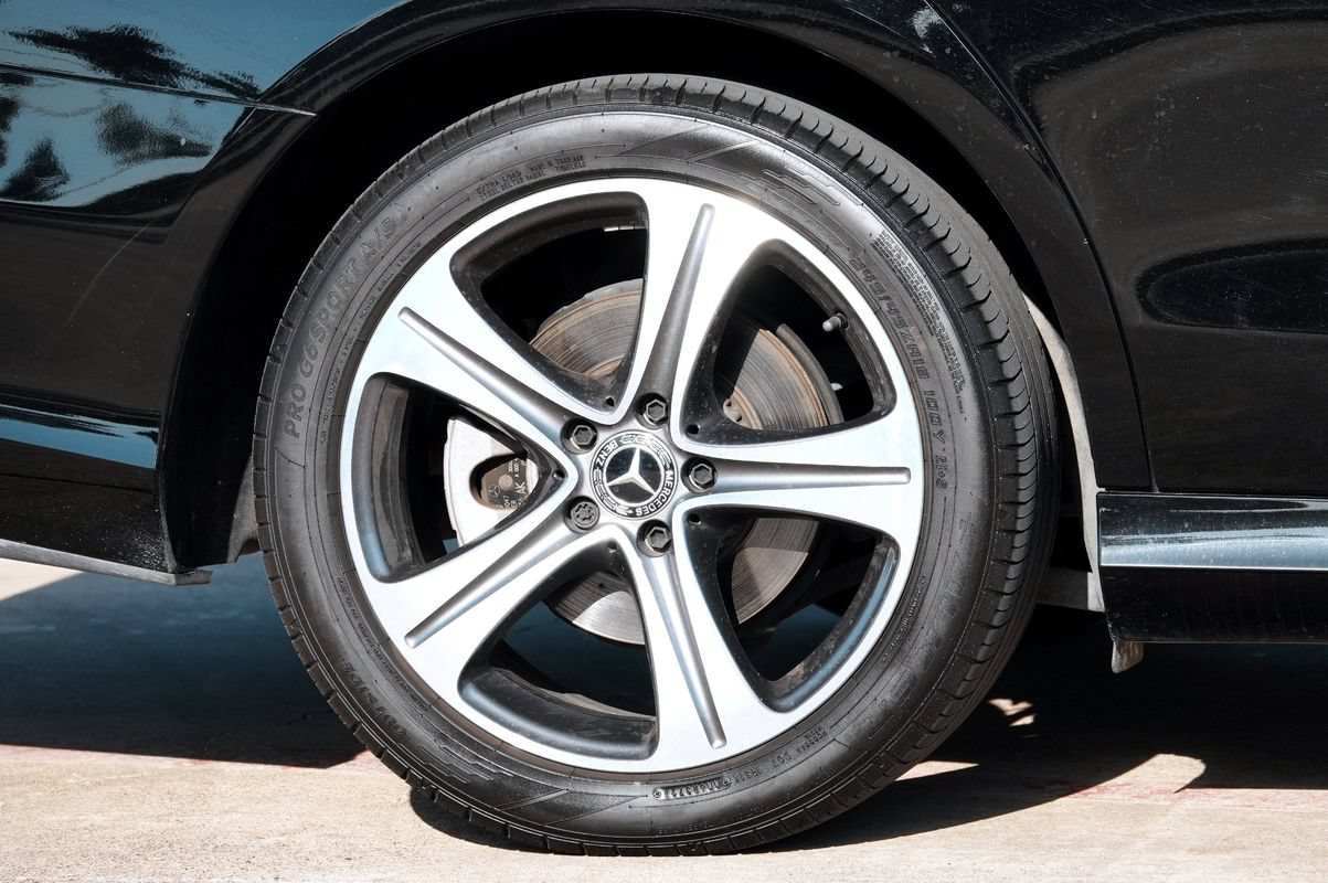 Used 2019 Mercedes-Benz E 300 image 30