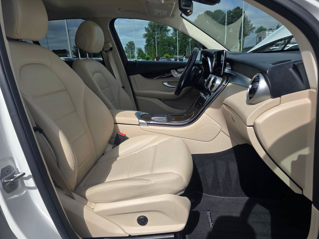 Used 2021 Mercedes-Benz GLC 300 4MATIC image 27