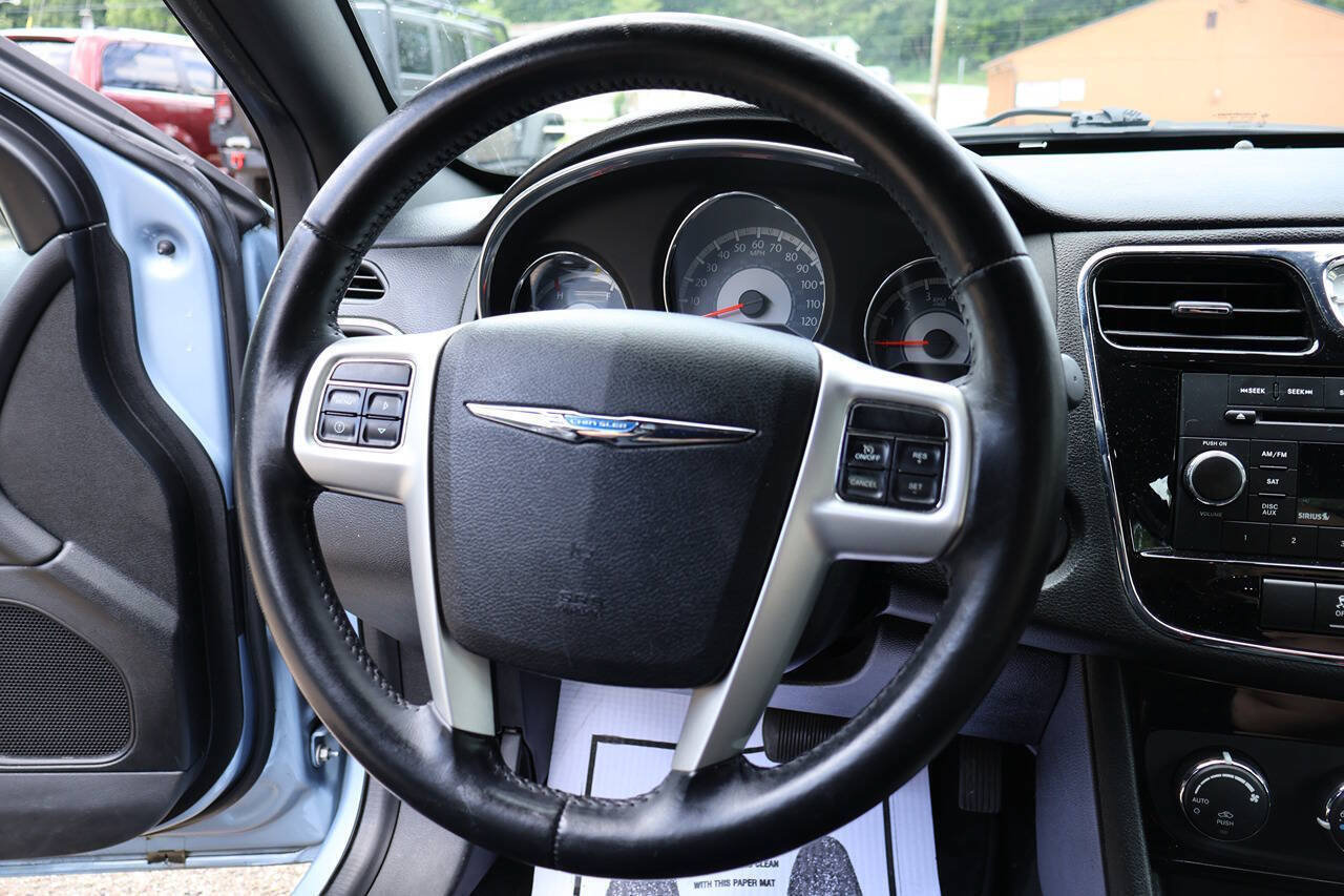 Used 2013 Chrysler 200 Touring FWD image 27