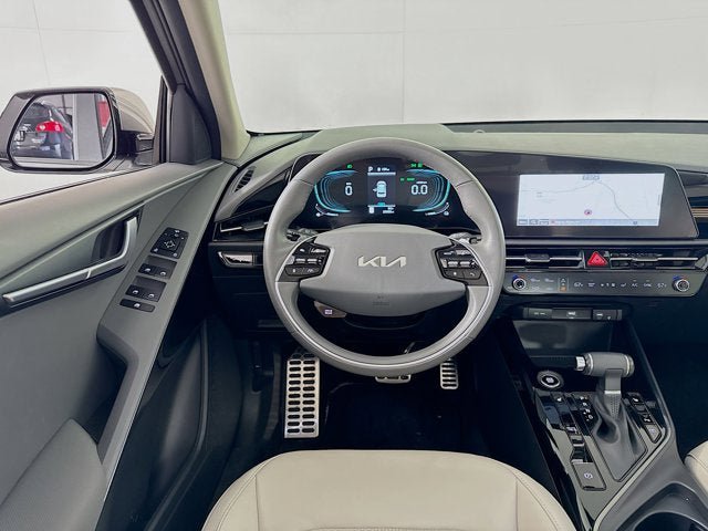 Used 2023 Kia Niro EX Touring FWD image 23