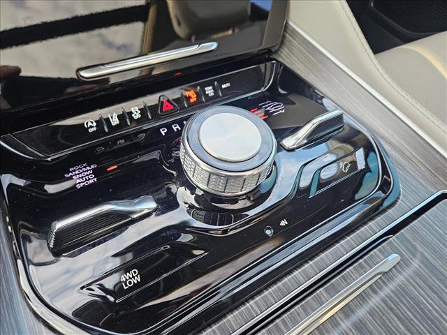 Used 2023 Jeep Wagoneer L Series III w/ Premium Group I image 20