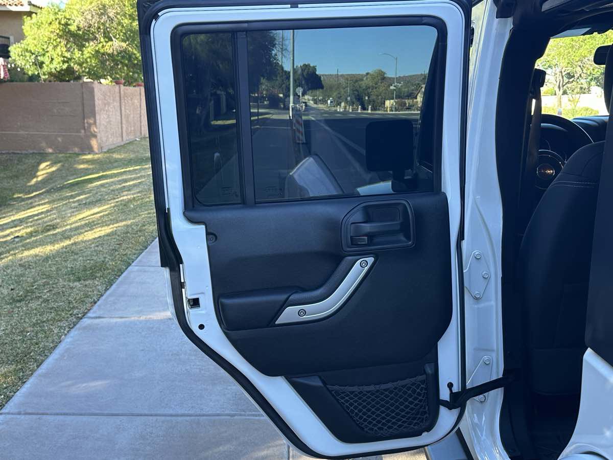 Used 2016 Jeep Wrangler Unlimited Sahara w/ Connectivity Group image 14