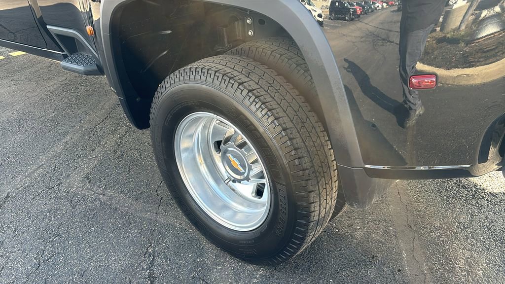 Used 2025 Chevrolet Silverado 3500 LTZ image 9