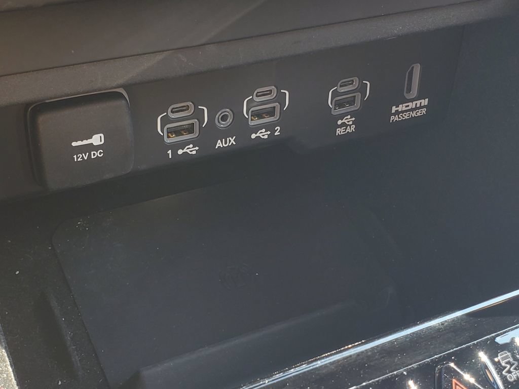 Used 2025 Jeep Grand Wagoneer L Series III w/ Rear Seat Video Group 1 AWD/4WD image 22