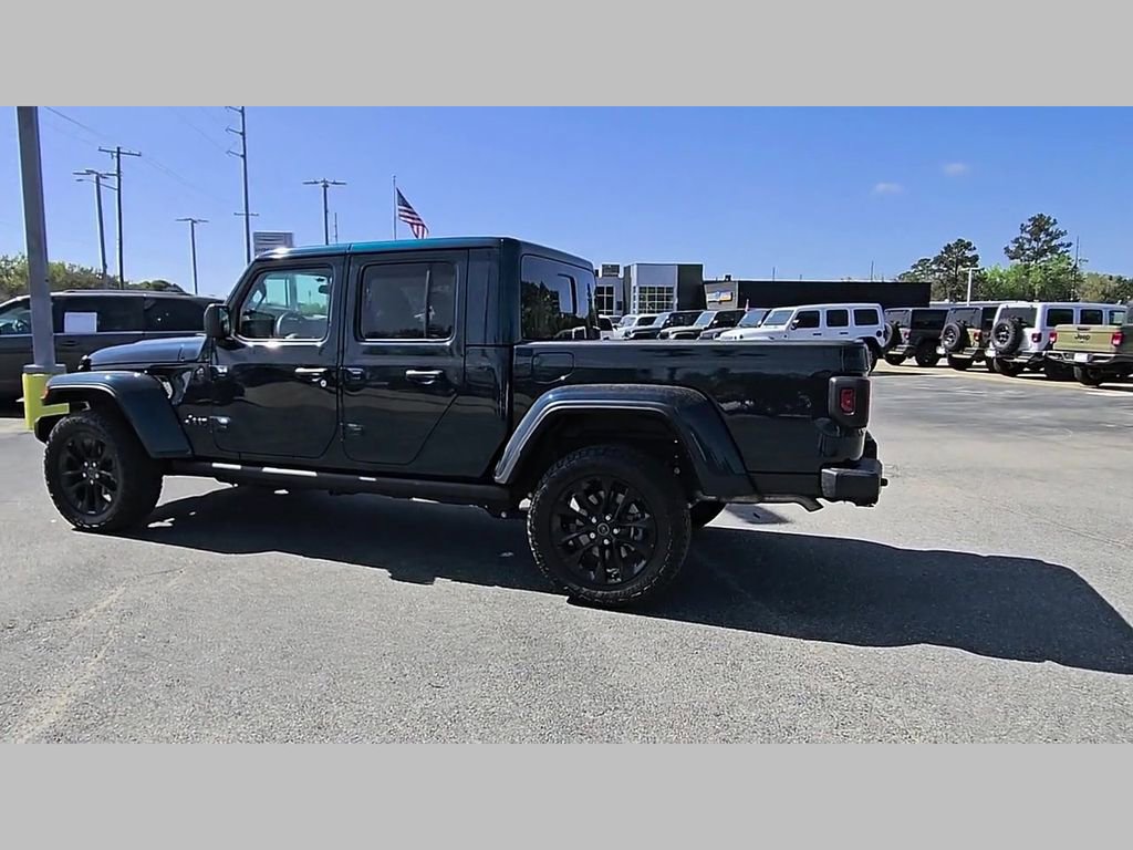 Used 2025 Jeep Gladiator Sport image 32