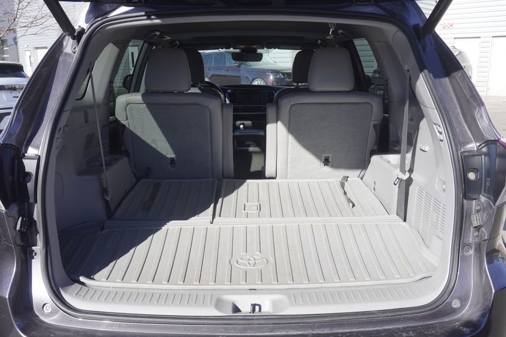 Used 2018 Toyota Highlander XLE image 31