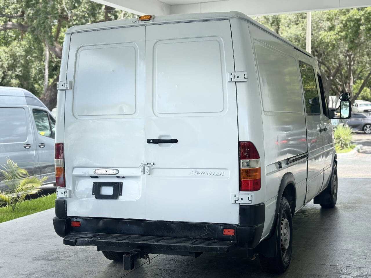 Used 2006 Dodge Sprinter 2500 w/ Window Group II image 10