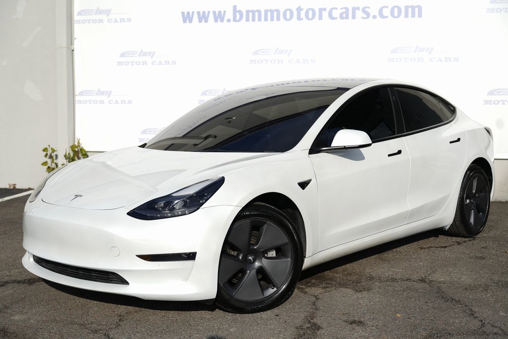 Used 2023 Tesla Model 3 Standard Range image 2