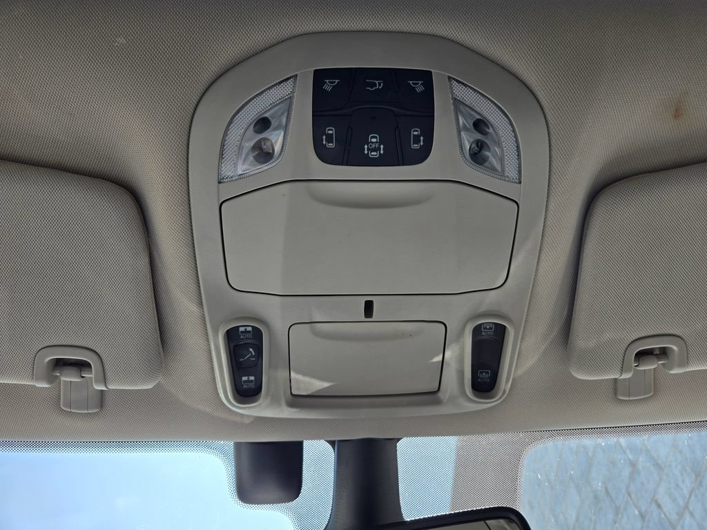 Used 2021 Chrysler Pacifica Touring-L w/ Uconnect Theater Family Group AWD/4WD image 22