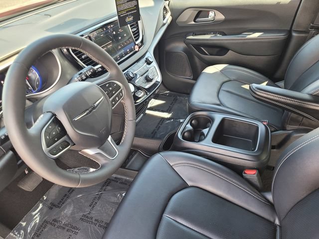 Used 2025 Chrysler Pacifica Select FWD image 14