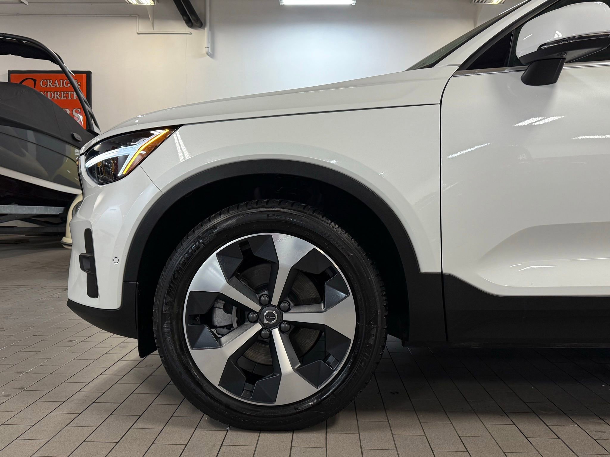 Used 2025 Volvo XC40 B5 Plus image 12