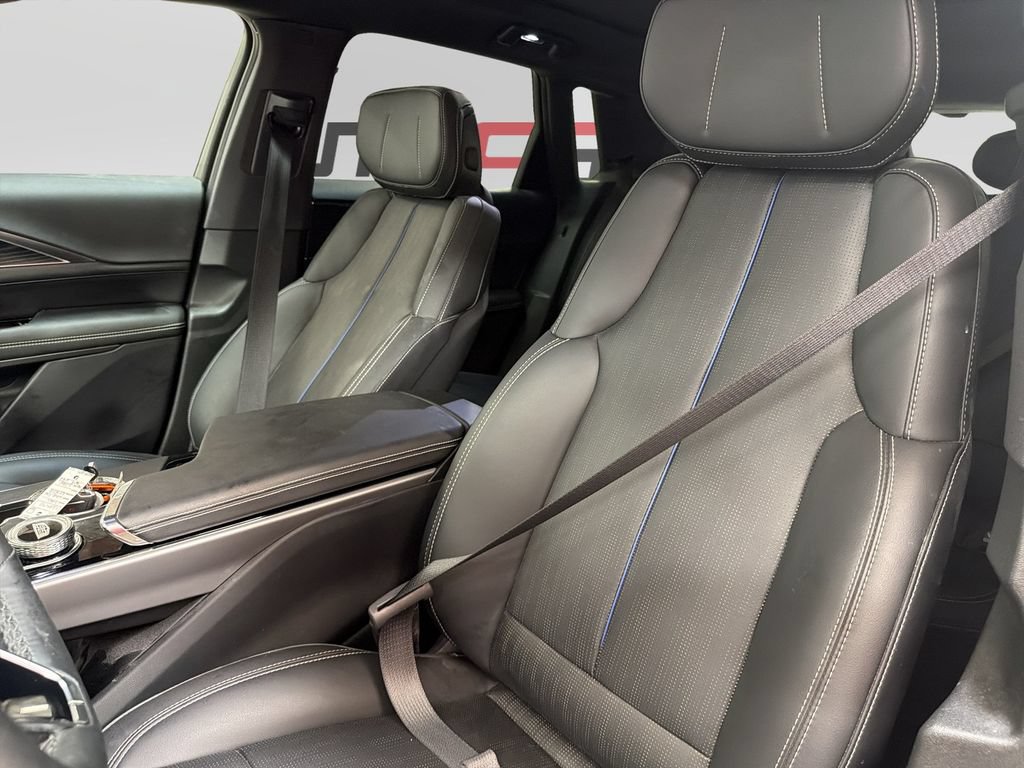Used 2025 Cadillac Lyriq Luxury RWD image 11