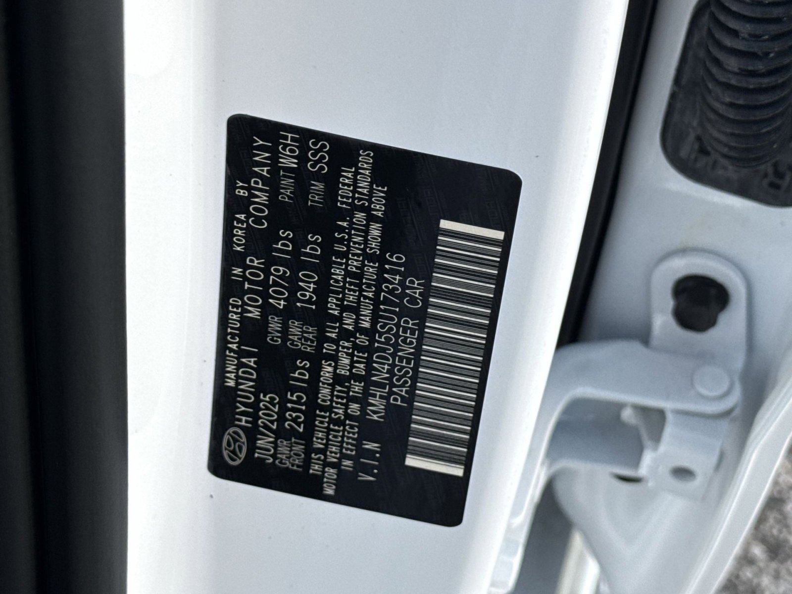 New 2025 Hyundai Elantra Limited image 29