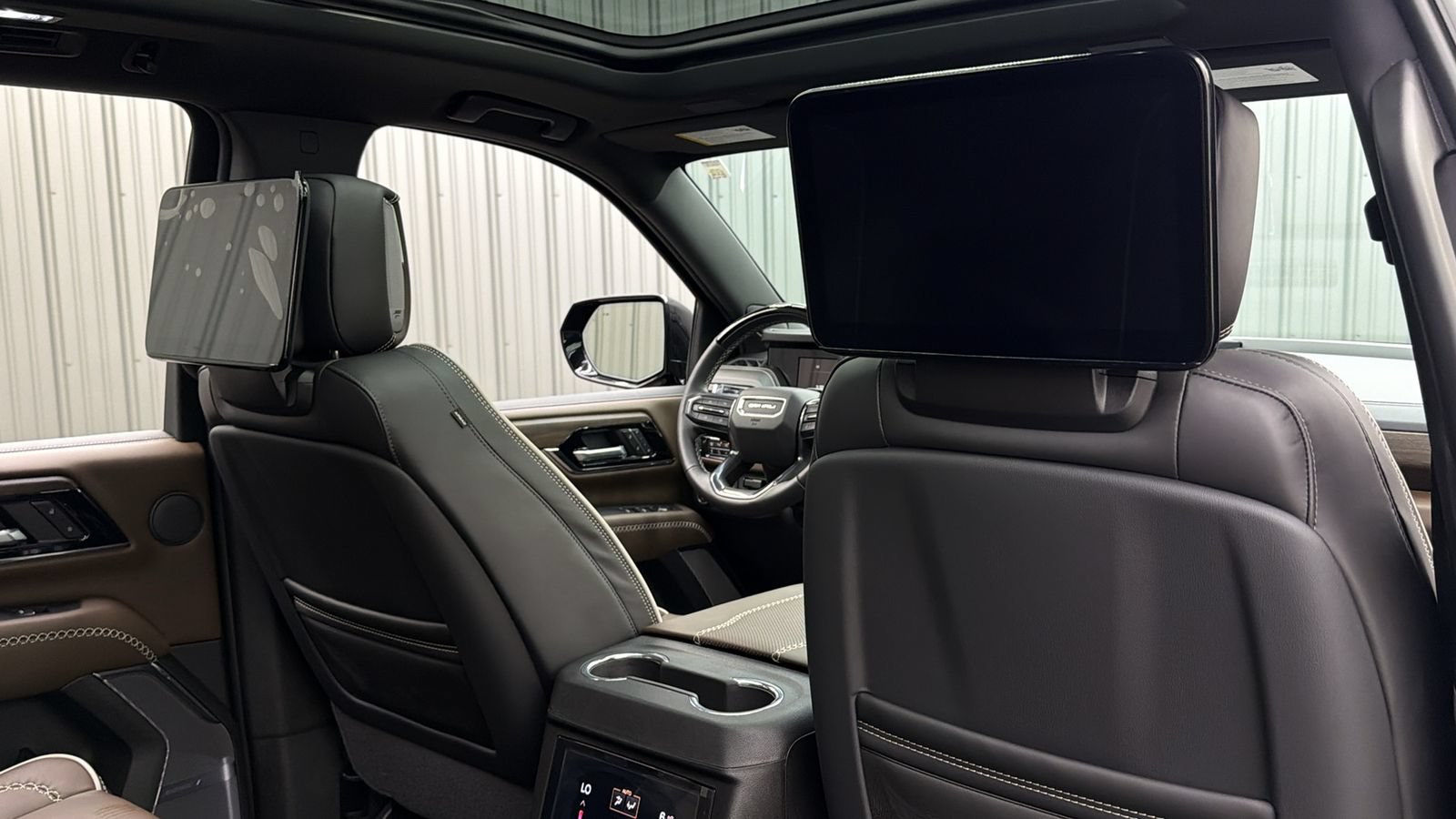 Used 2026 GMC Yukon XL Denali Ultimate AWD/4WD image 38