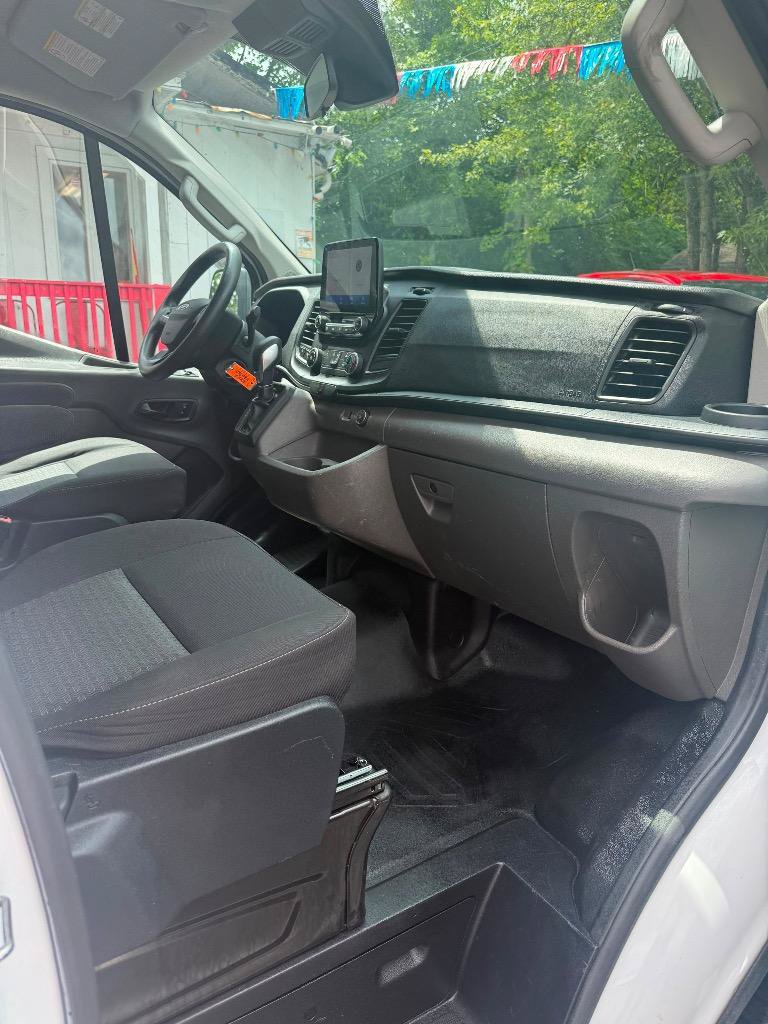 Used 2020 Ford Transit 150 Low Roof RWD image 18