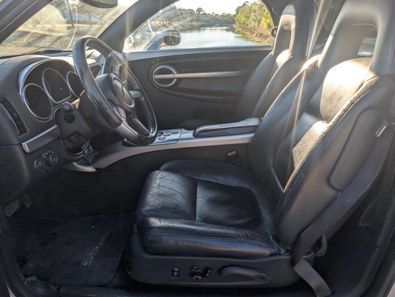 Used 2004 Chevrolet SSR w/ Preferred Equipment Group image 13