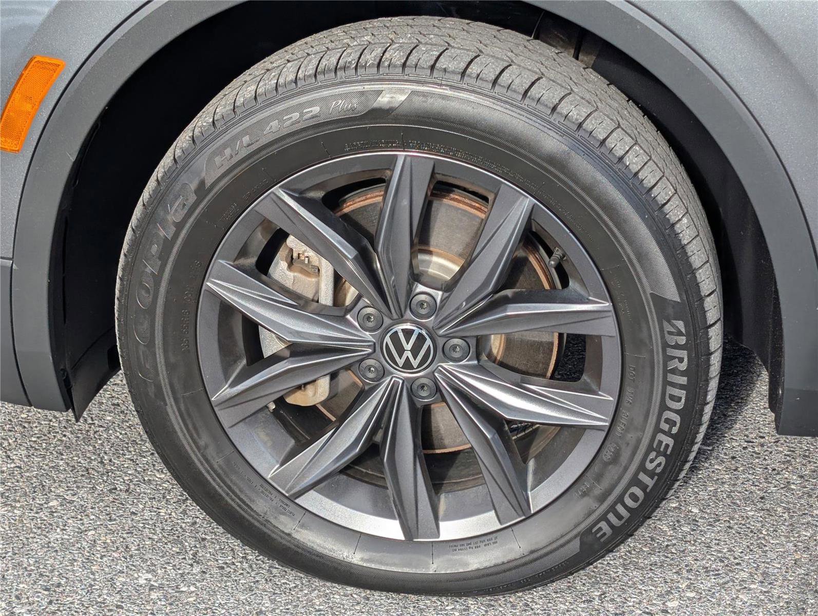 Used 2023 Volkswagen Tiguan SE w/ Panoramic Sunroof Package image 11