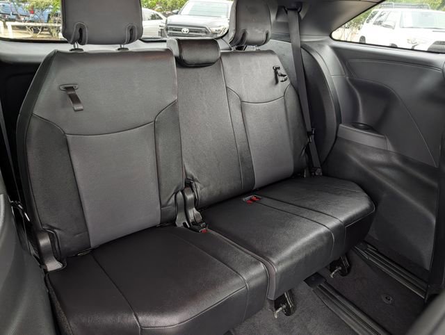 Used 2023 Toyota Sienna XSE AWD/4WD image 31