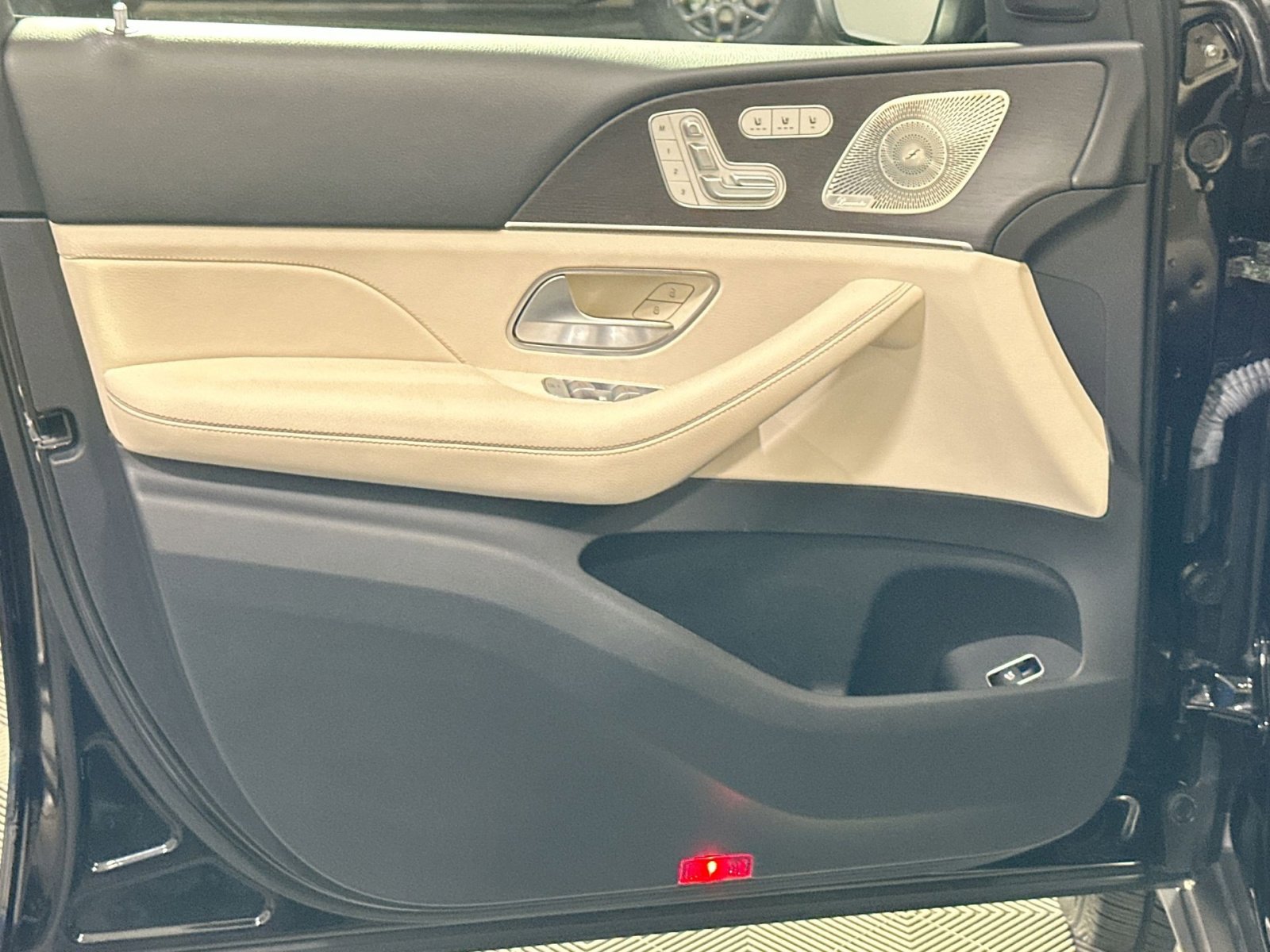 Used 2021 Mercedes-Benz GLS 450 4MATIC image 15