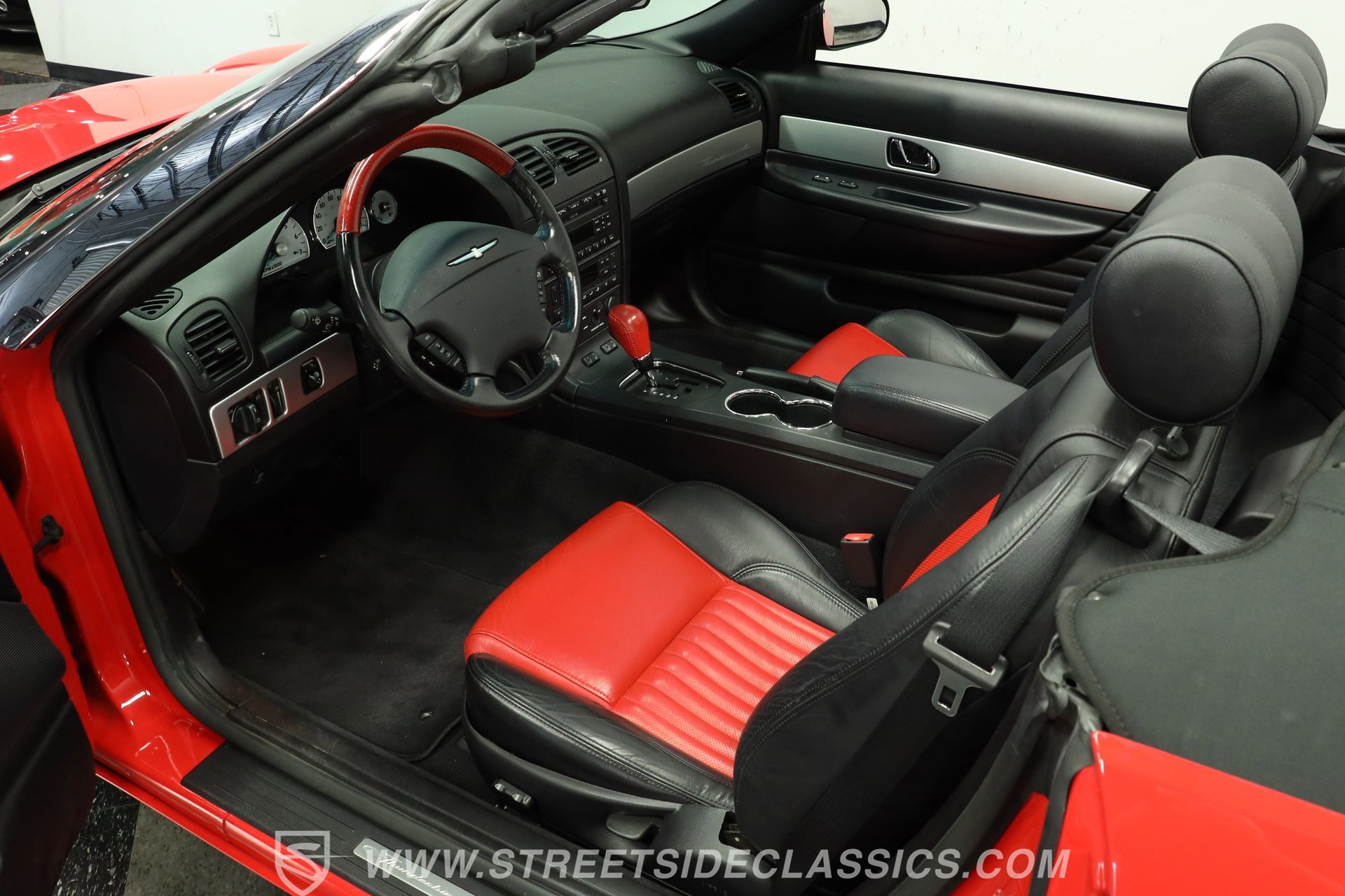 Used 2005 Ford Thunderbird RWD image 4
