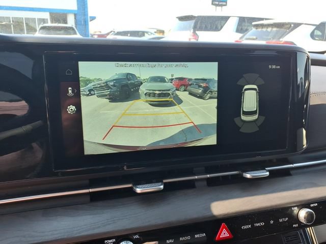 Used 2024 Kia Carnival EX FWD image 24
